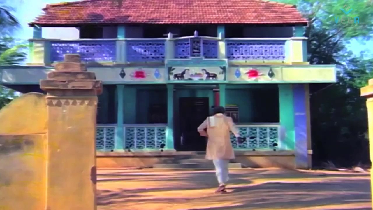 Watch Romantic Scenes from JAATHIPPOKKAL 🎬