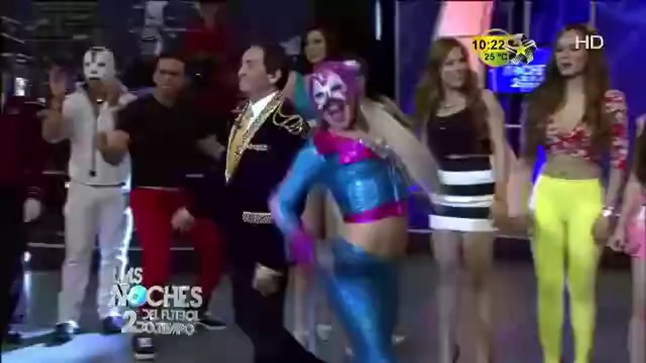 Chavana Enseña el Baile de Coqueta
