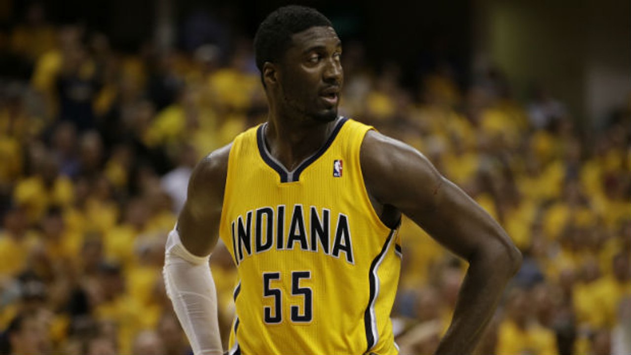 Gilbert Arenas takes shots at the Pacers' Roy Hibbert
