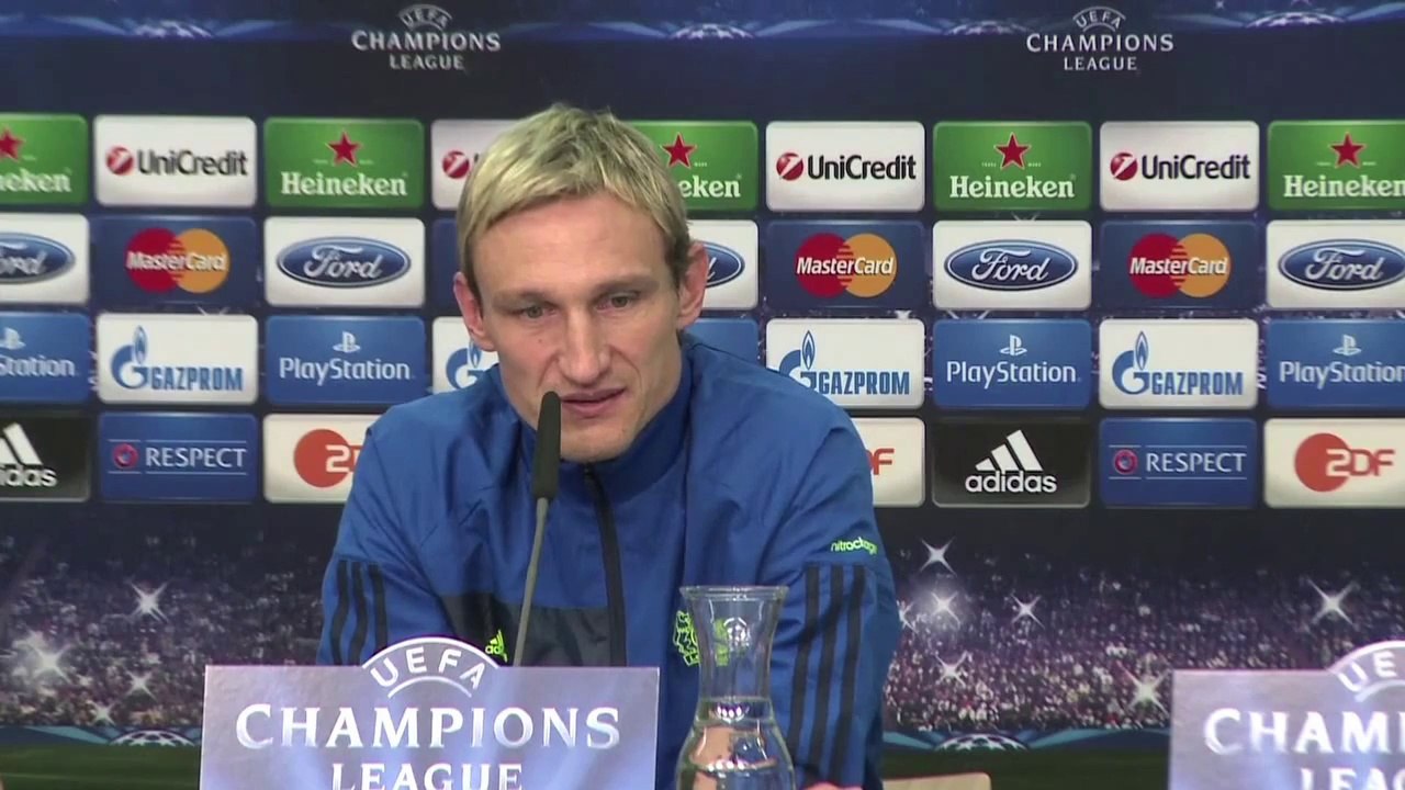 Hyppia sees little difference between Moyes and Ferguson