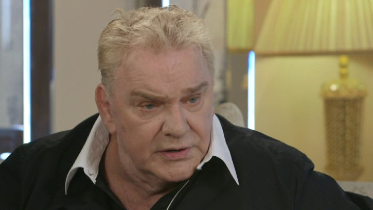 Freddie Starr walks out of interview