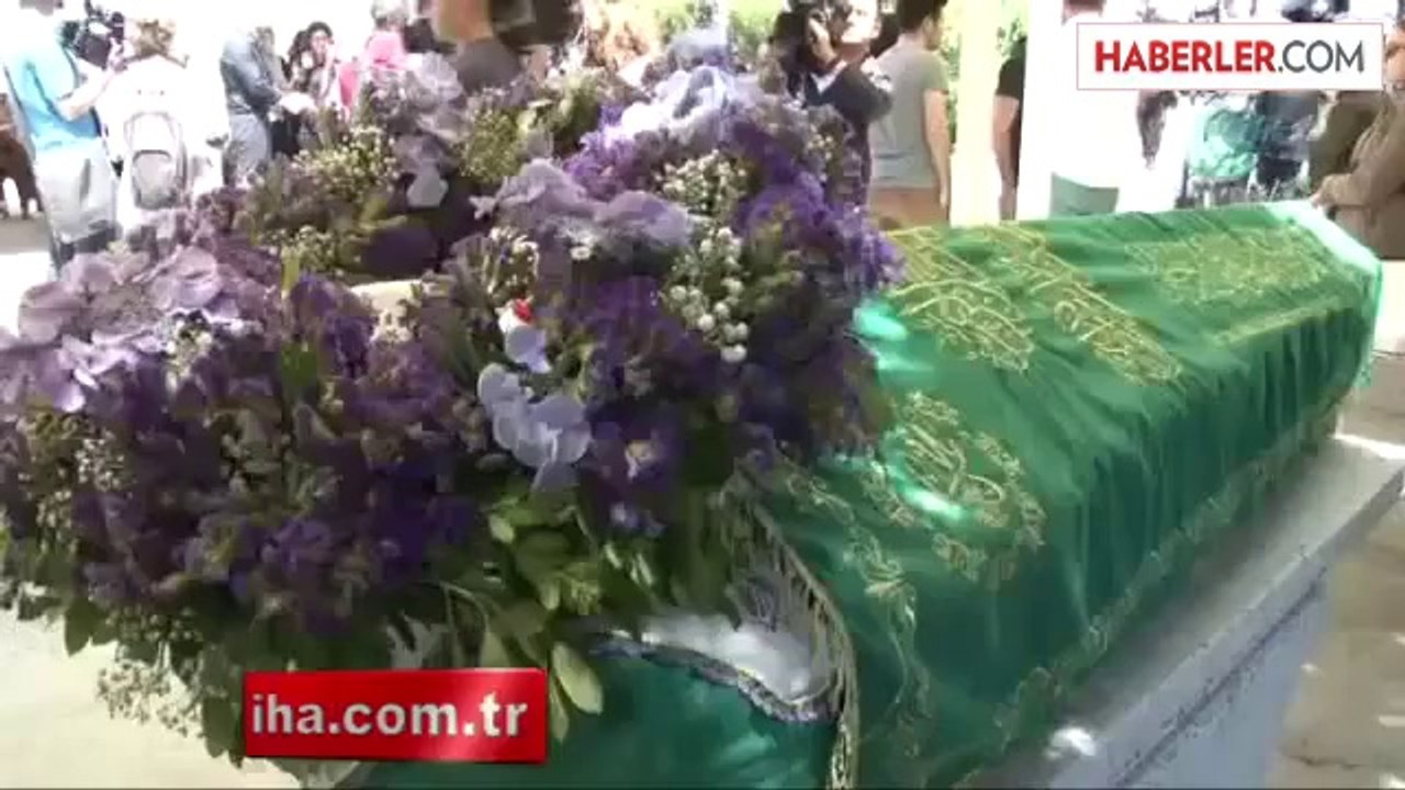 Halit Ergenç'in Annesi Vefat Etti