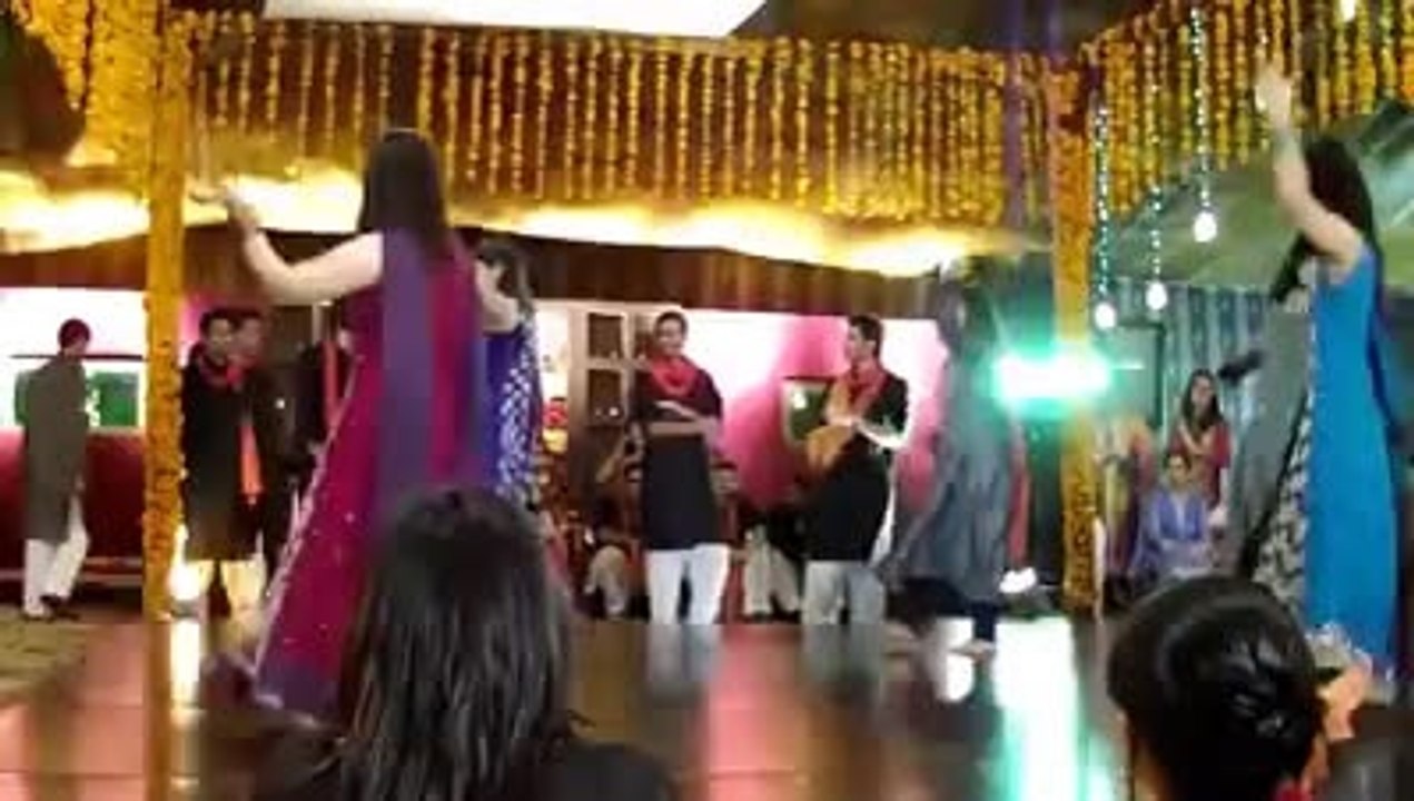 Mehndi Dance & Live Performances
