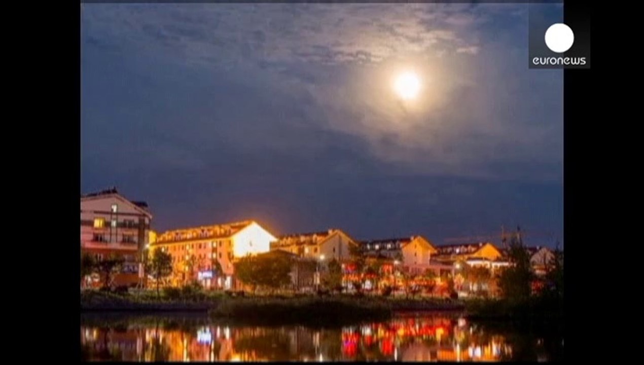 Space enthusiasts enjoy remarkable supermoon