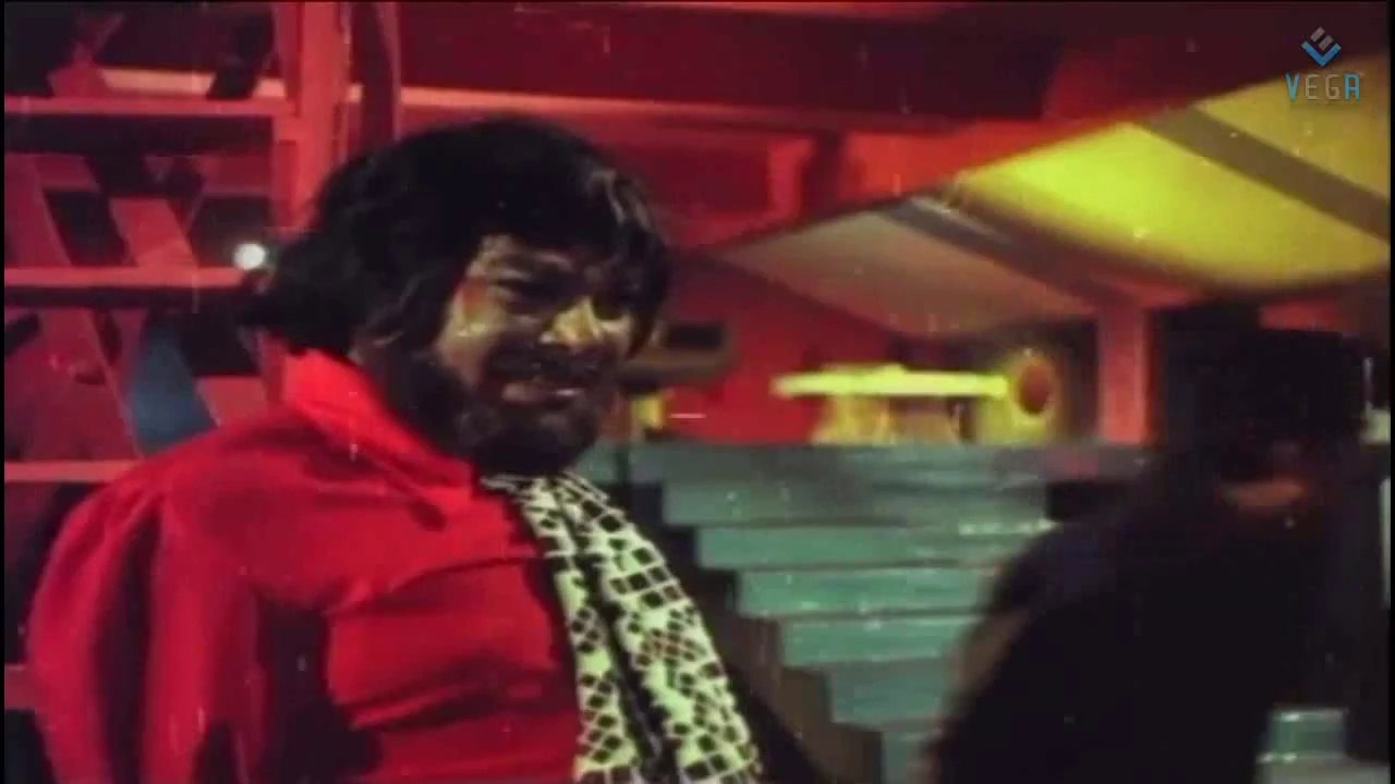 Chakravarthy Movie - Jaishankar Fights With Smuglaar