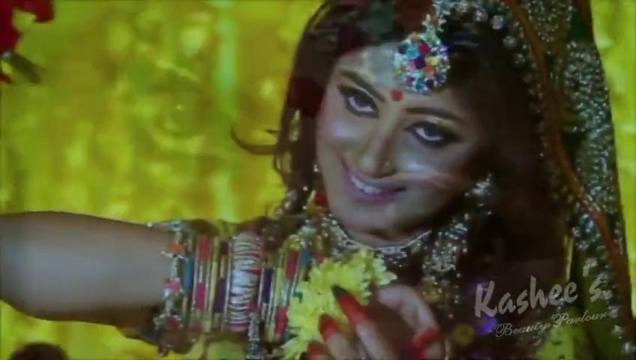 Sajjal Ali Mayun Look