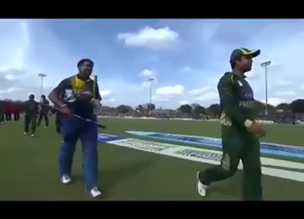 Ahmad Shahazad And Dilshan talking