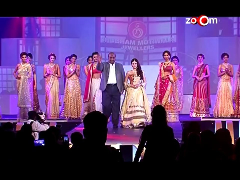 Bollywood Stars at Jewellery Fashion Show