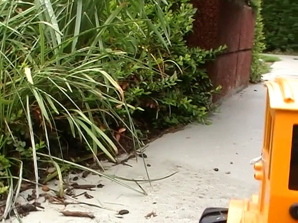 RC ACCIDENT, RC BIG TRUCK OVERLOAD, RC BULDOZER ON DEEP LOADER