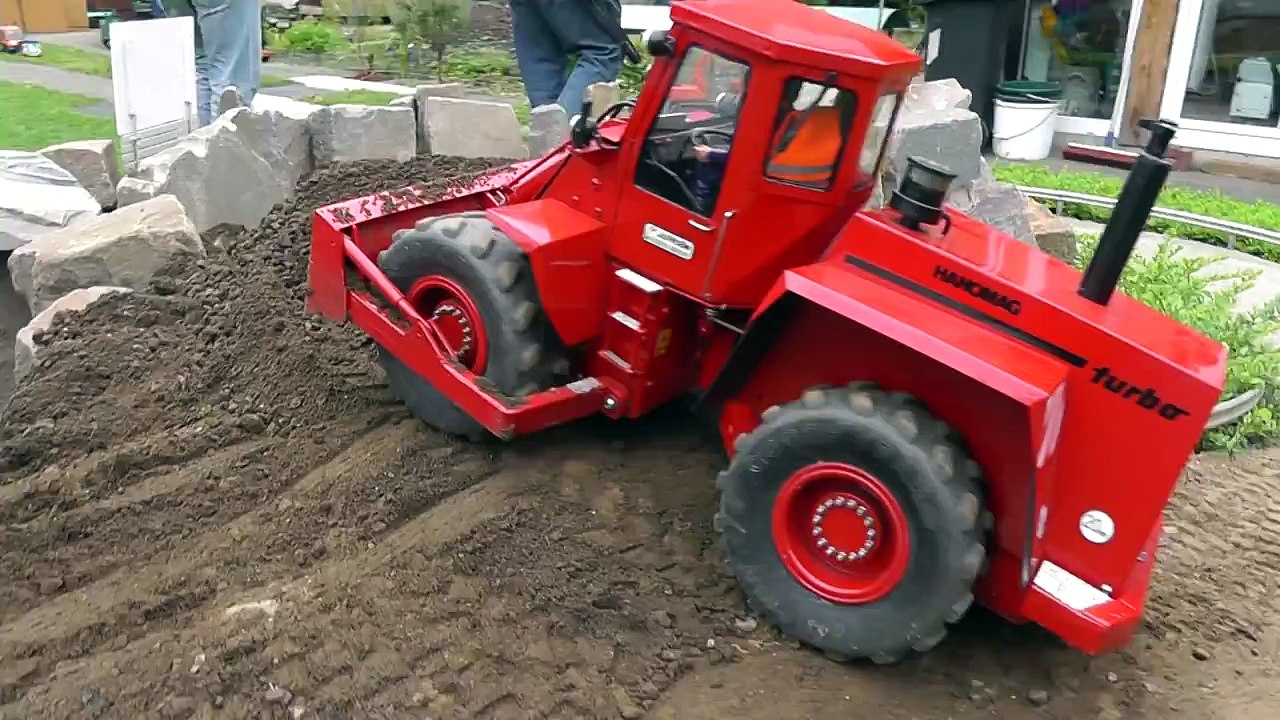 RC BIG BUILDING SIDE, RC DOZER AT WORK