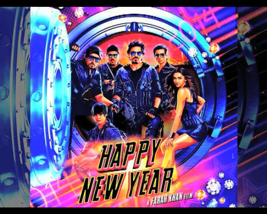 Deepika Padukone clicks selfie with media persons