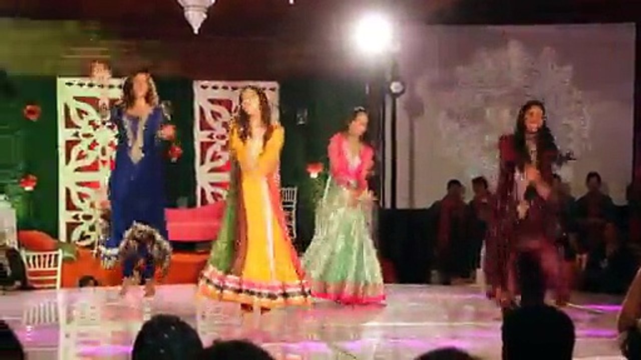 ERUM UMAR MEHNDI _ Community Dance