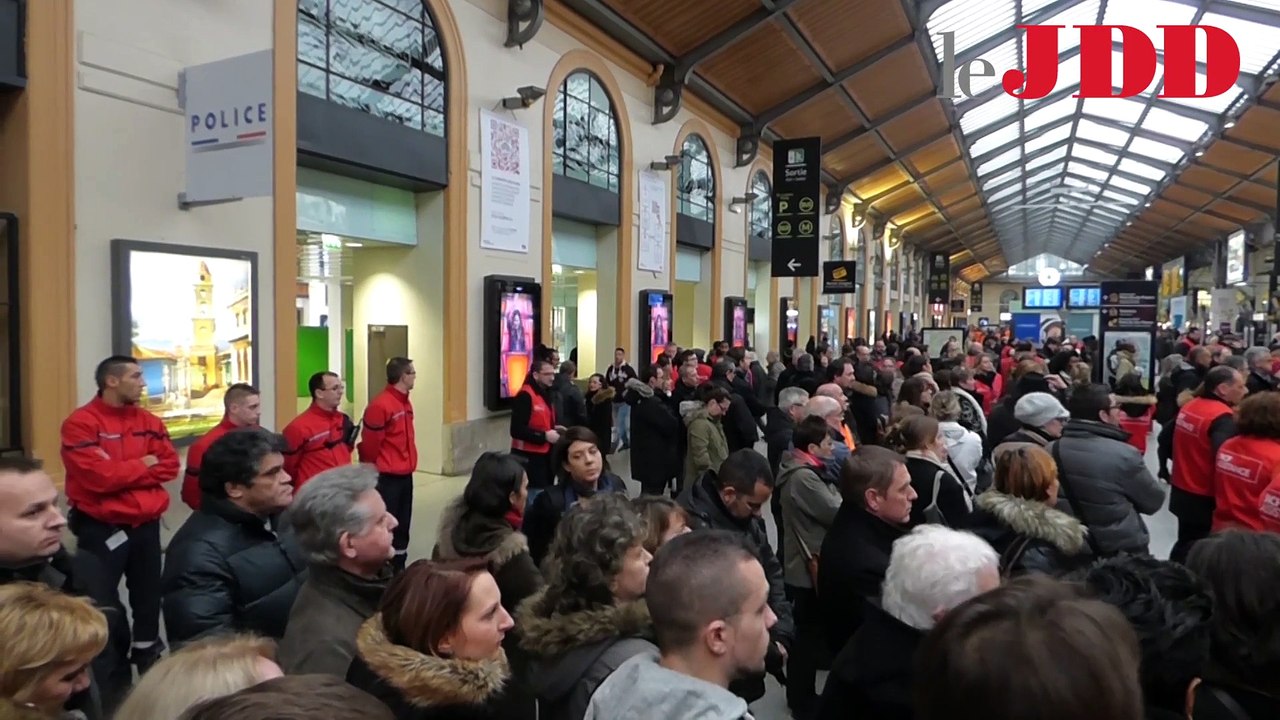 Charlie Hebdo : Minute de silence à la gare Saint-Lazare