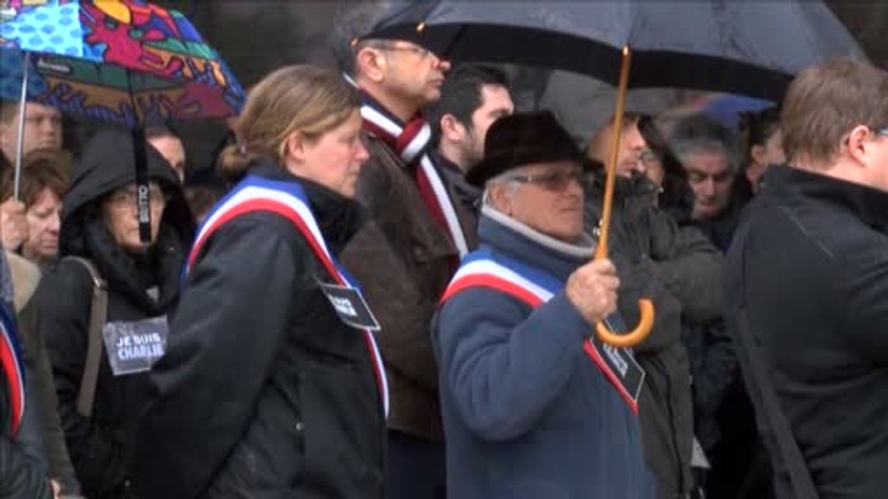 Minute de silence pour "Charlie Hebdo" dans toute la France