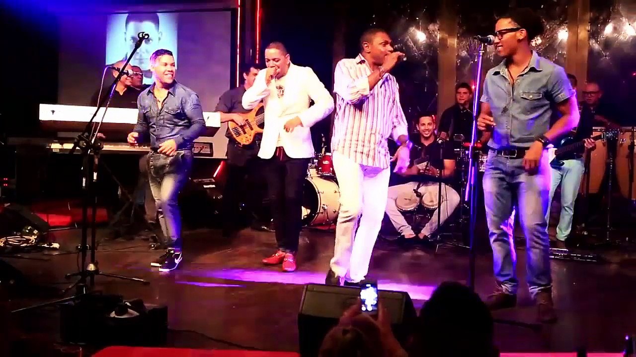 Jose A el Canario con Alain Daniel en cuba
