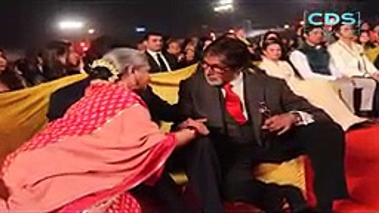 Amitabh Bachchan And Jaya Bachchan In award Function.mp4