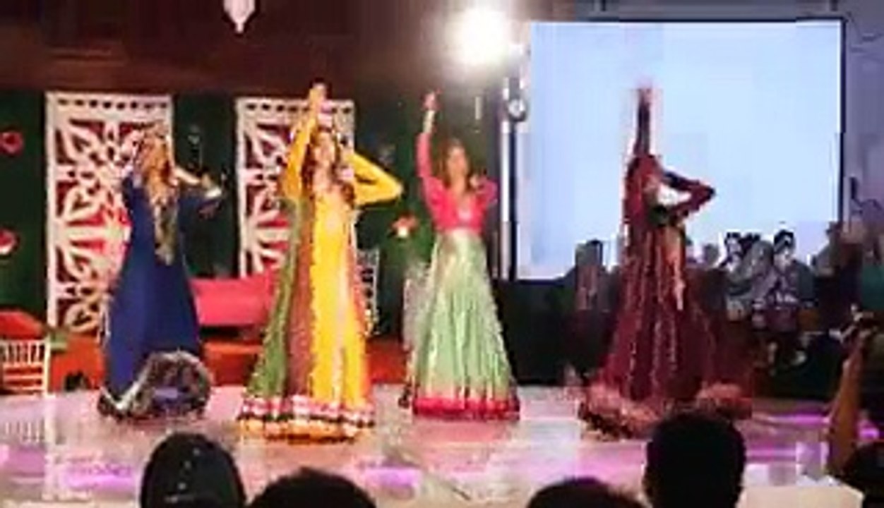 ERUM UMAR MEHNDI Dance 2014