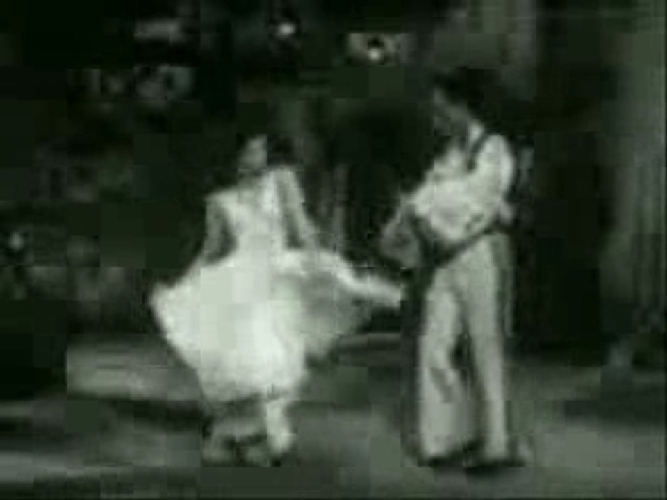 She Loves Me Now - The Cracks 🎶