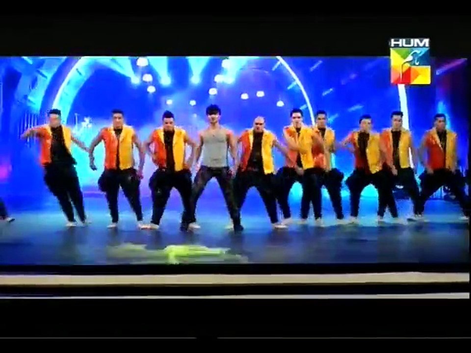 Sajal ali & Feroz khan dance