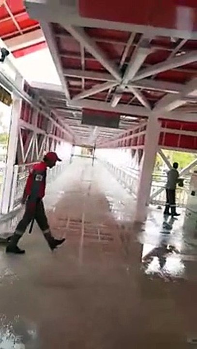 Exclusive Video from Metro Bus Project in Islamabad during Rain