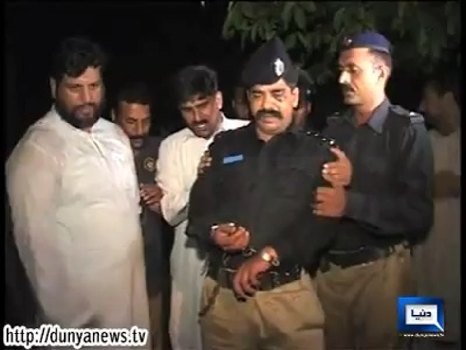 DunyaTV - Another Gullu Butt in police uniform