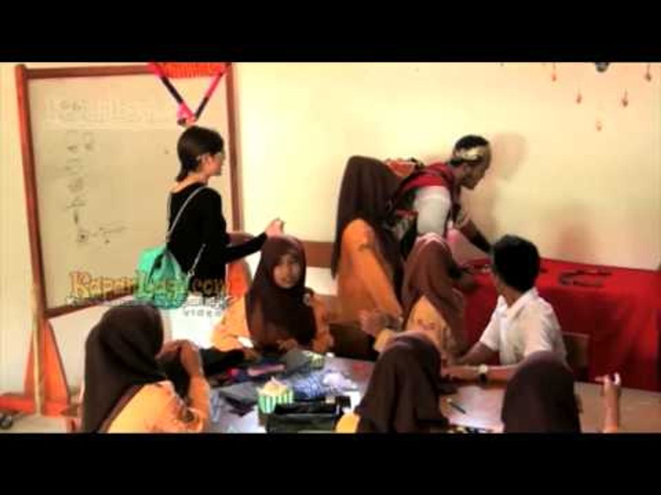 Keluarga Dukung Cinta Laura Goes To Hollywod