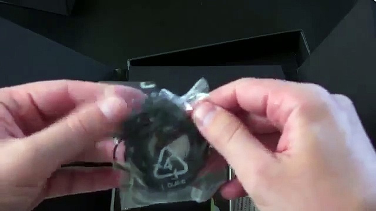 Blackberry Bold 9900 Unboxing! Bold Touch