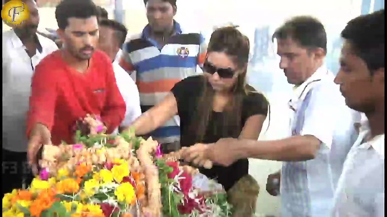 GAURI & SRK SON ARYAN KHAN AT SRK BOY SUBHASH FUNERAL