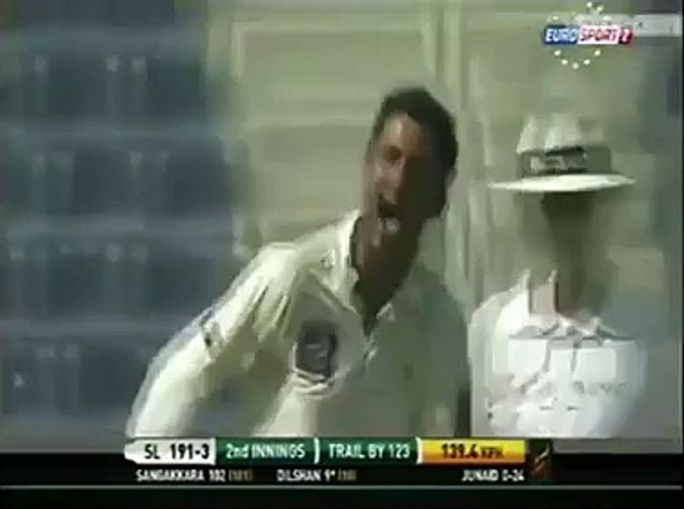 Junaid Khan Clean Bowled Dilshan