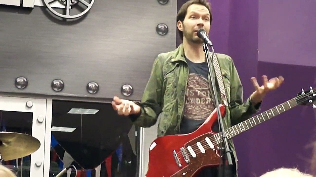 Paul Gilbert - Two Types of Guitarists
