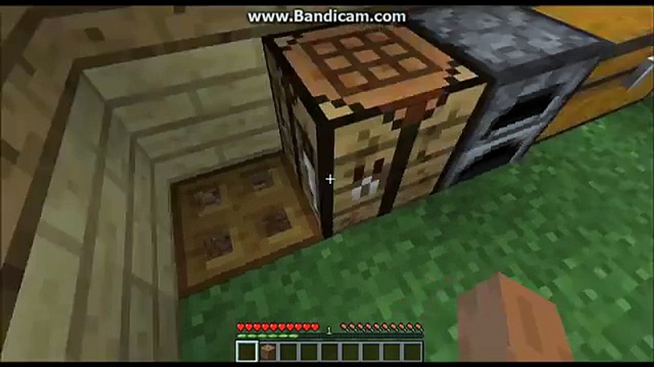 How to make the simplest trash bin in Minecraft
