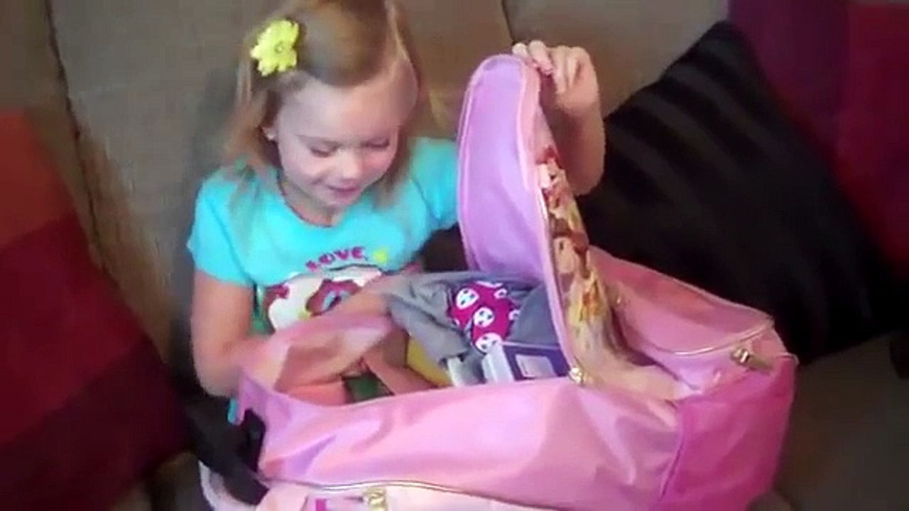 Реакция маленькой девочки на подарок!
