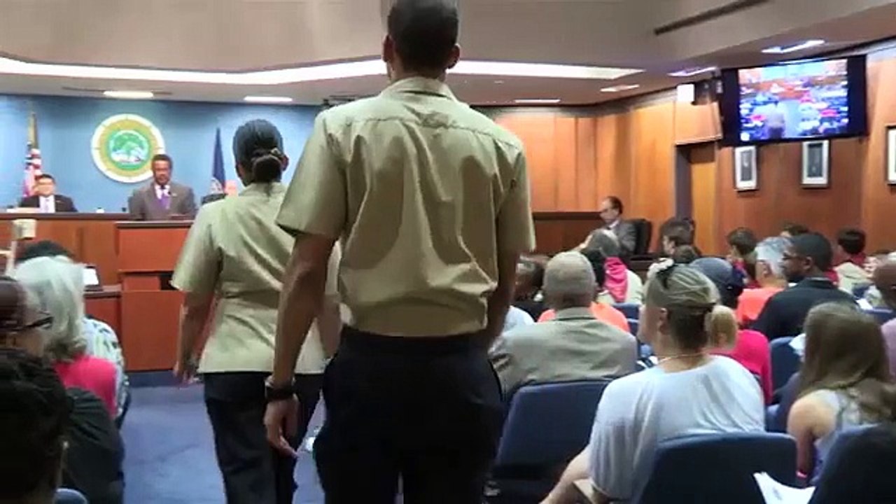 Newport News Mayor Recognizes Abraham Lincoln Sailors for Rescuing Elderly Woman