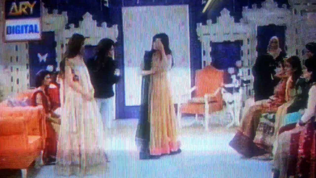 Good morning Pakistan, mehndi dress