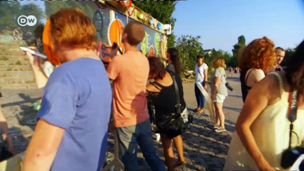 Documentaries and Reports: Generation 25 | Documentaries and Reports