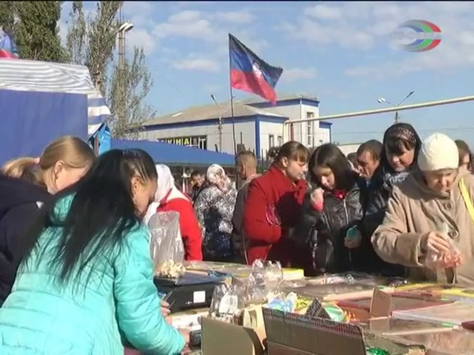 Ярмарка на центральном рынке Харцызска открылась с яркими витринами и праздничной атмосферой