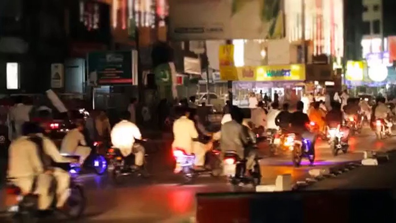 What is the Meaning of Azadi Aur Ghulami