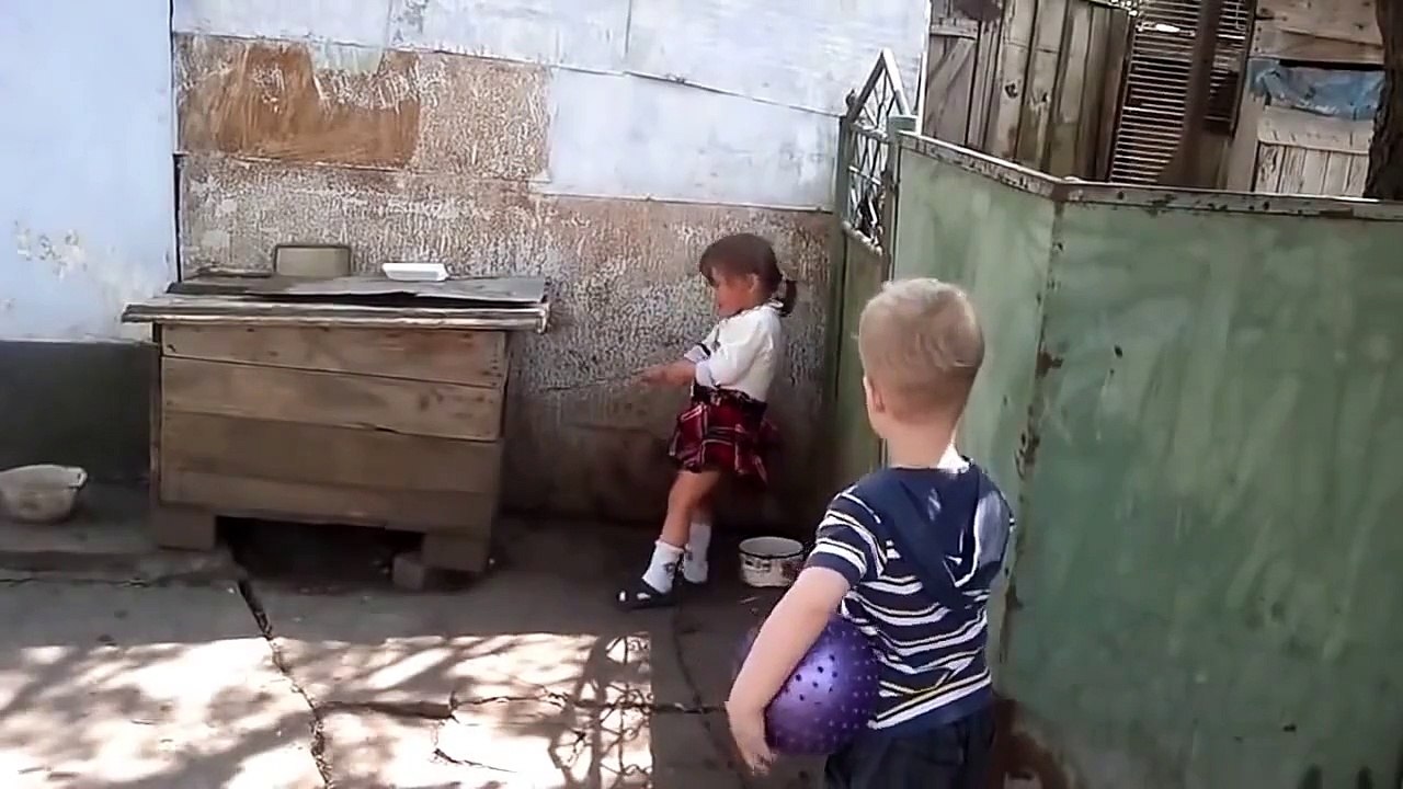 Маша и медведь отдыхает ))))