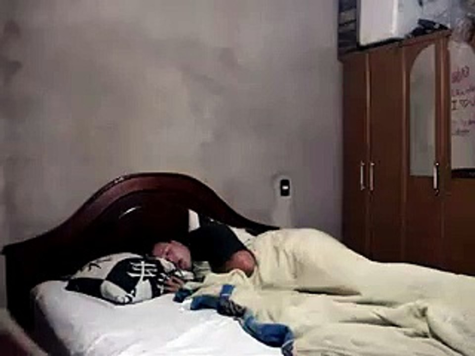 Жена поздравила мужа с утра на хеллоуин )))))))