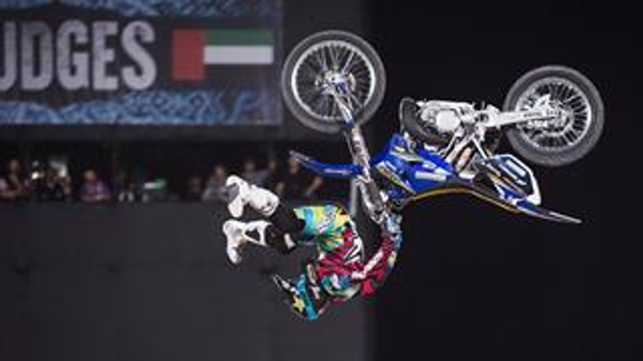 Skuff TV Moto - Clinton Moores' Winning Run at Red Bull X-Fighters 2015 UAE