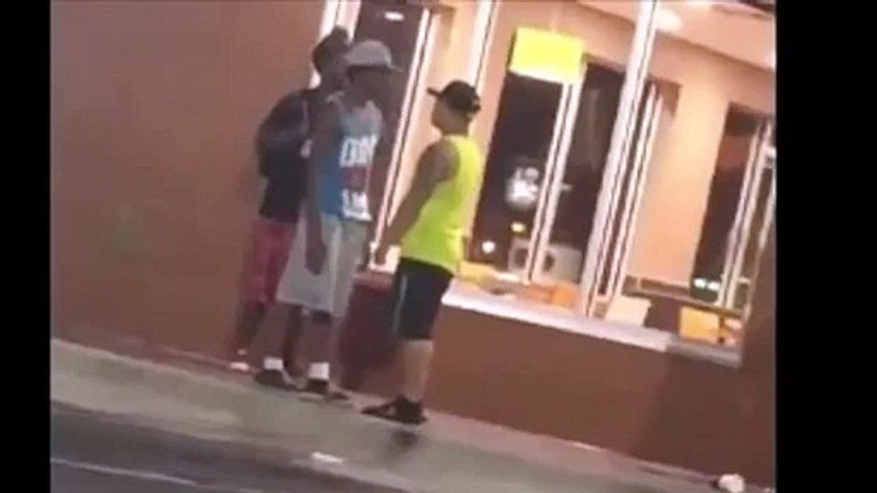 Уличный хулиган, издевавшийся над бездомным, получил по заслугам