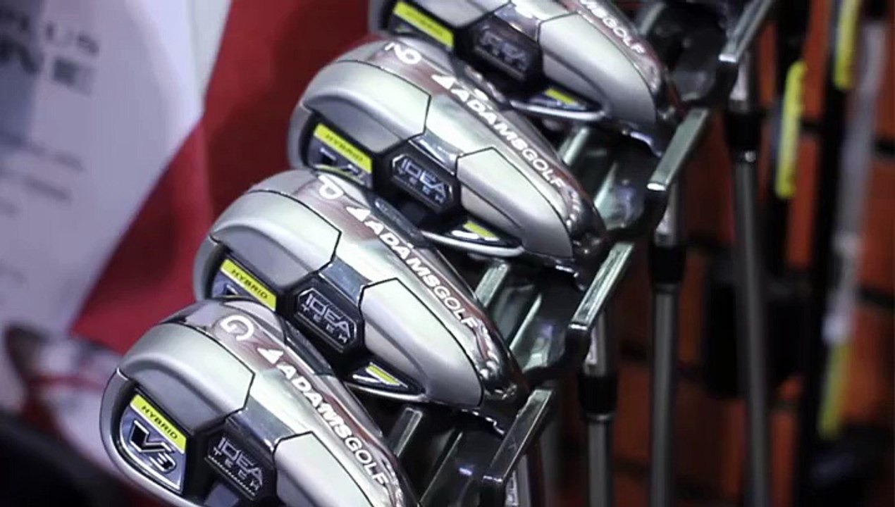 What Is the Difference Between a Hybrid Golf Club & an Iron?