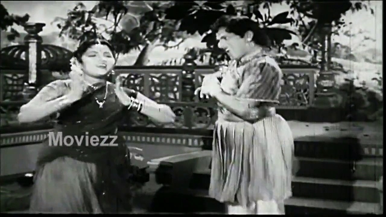 Un Athanum Naanthane from Chakravarthy Thirumagal