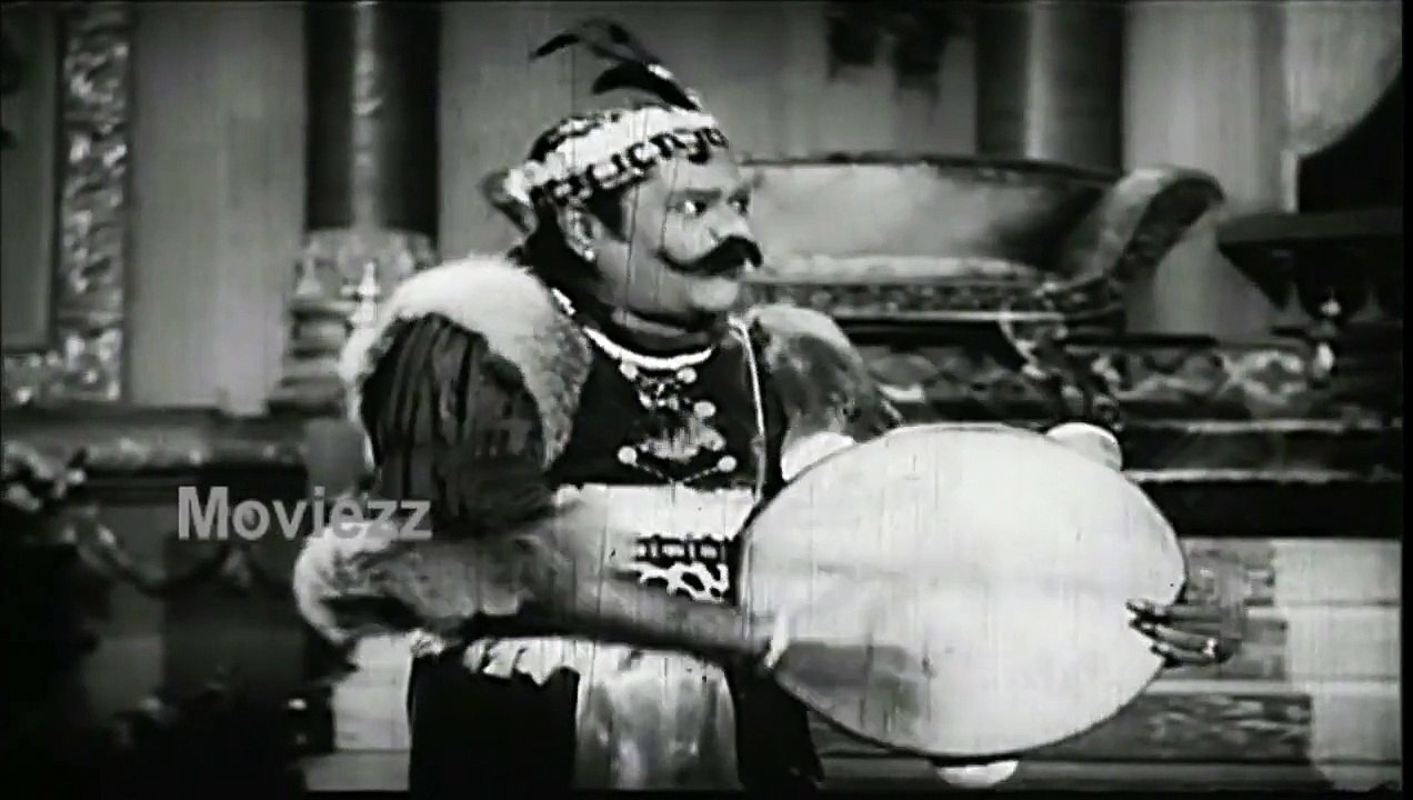 MGR in Thangathu Pulavar - Chakravarthy Thirumagal