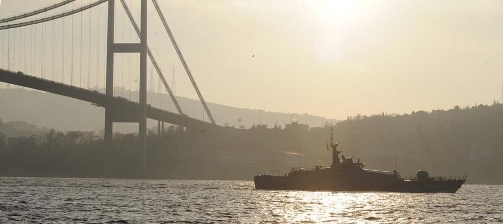 Rus savaş gemisi 'Ceaser Kunikov' İstanbul Boğazı'nda