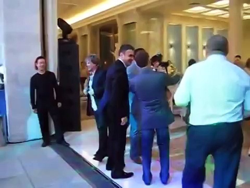 Медведев танцует