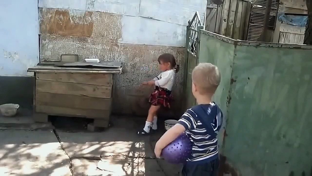 Маша и Медведь отдыхает )))