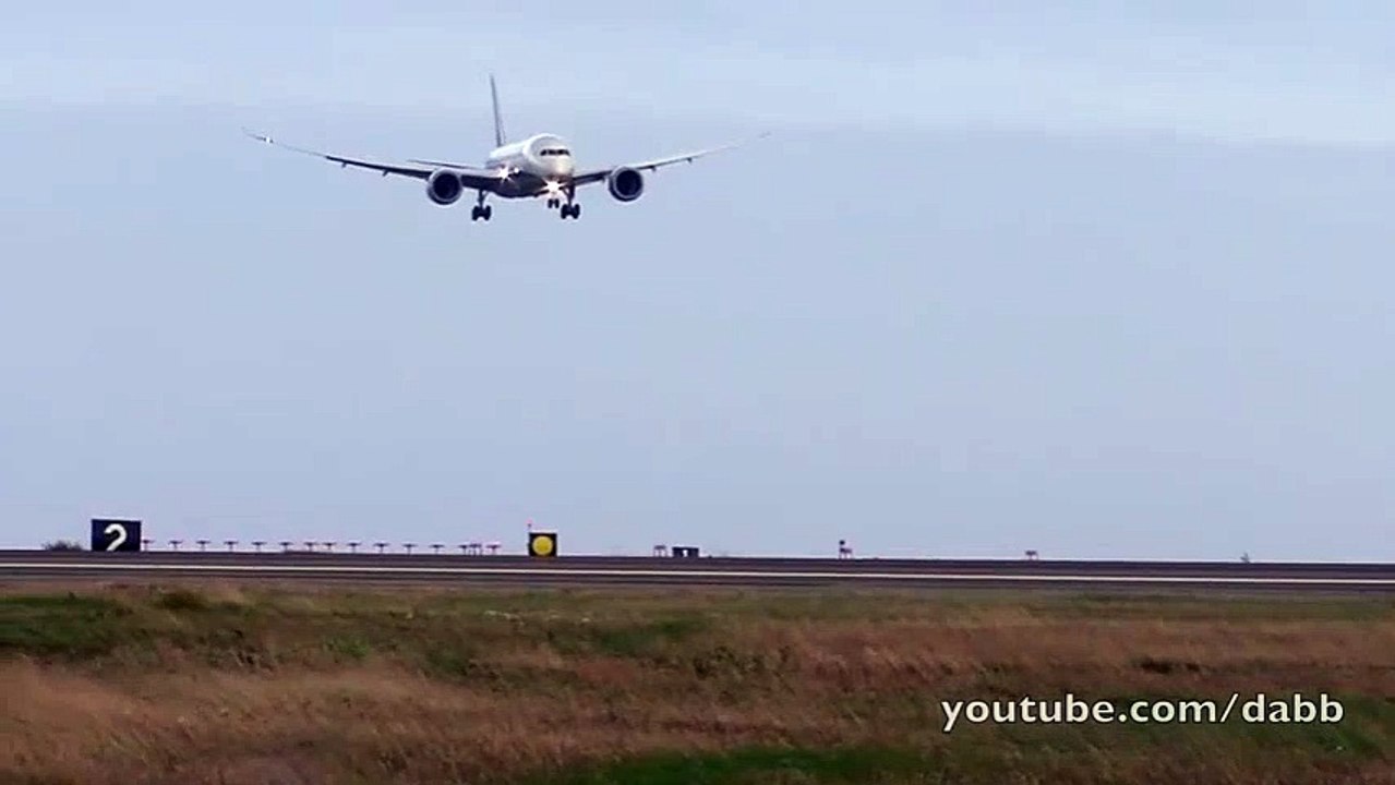 B787 testflight crosswind landing!!  Crosswind Landing
