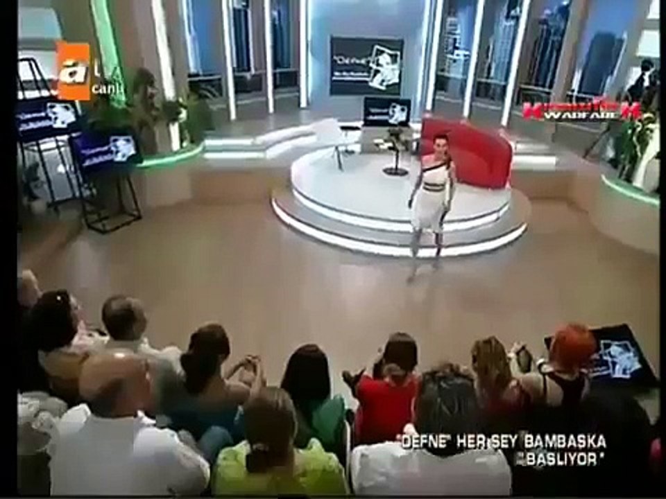 Defne Samyeli Bacak Şovu