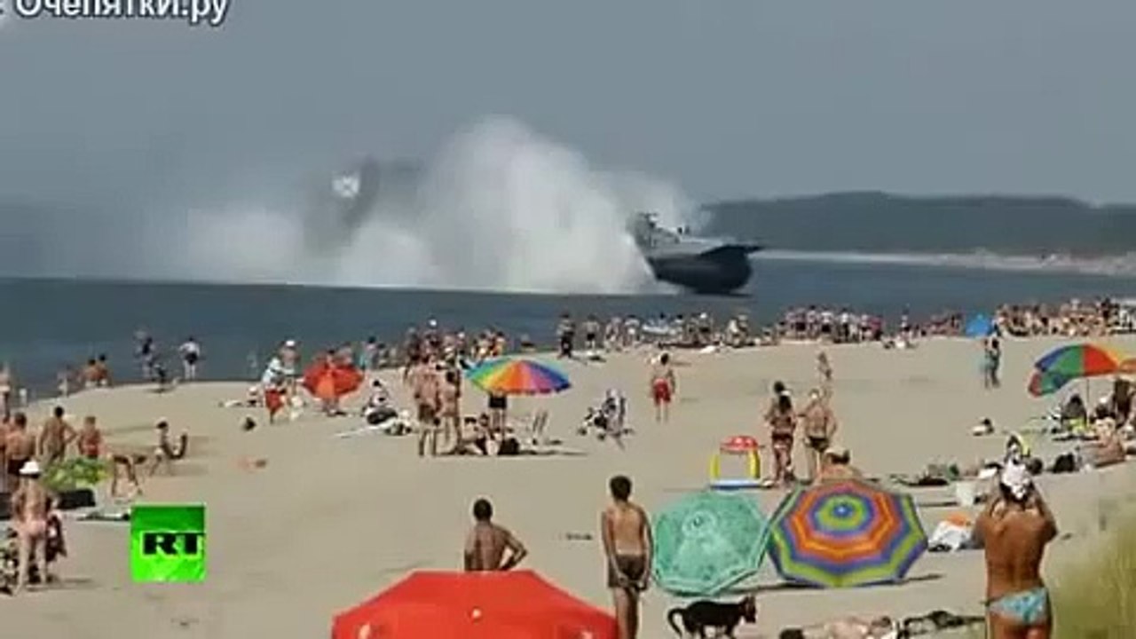 Десантный корабль на пляже!